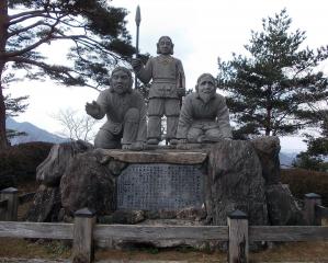 Statue de ninigi au point de vue de kunimigaoka